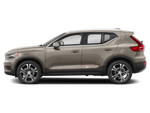 2022 Volvo XC40 T5 Momentum