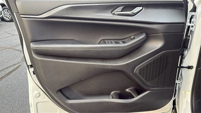 2025 Jeep Grand Cherokee L Laredo 4x2