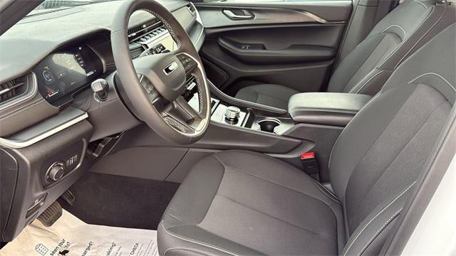 2025 Jeep Grand Cherokee L Laredo 4x2