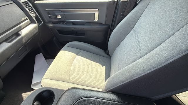 2024 RAM 1500 Classic SLT Quad Cab 4x2 6'4' Box