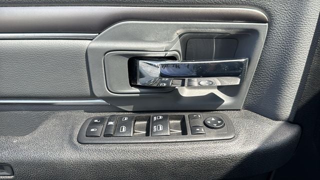 2024 RAM 1500 Classic SLT Quad Cab 4x2 6'4' Box
