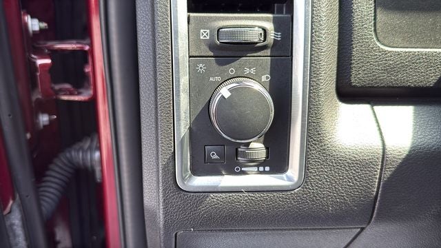 2024 RAM 1500 Classic SLT Quad Cab 4x2 6'4' Box