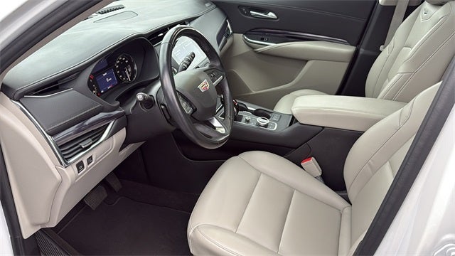 2022 Cadillac XT4 FWD Luxury