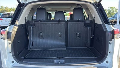 2024 Nissan Pathfinder Platinum FWD