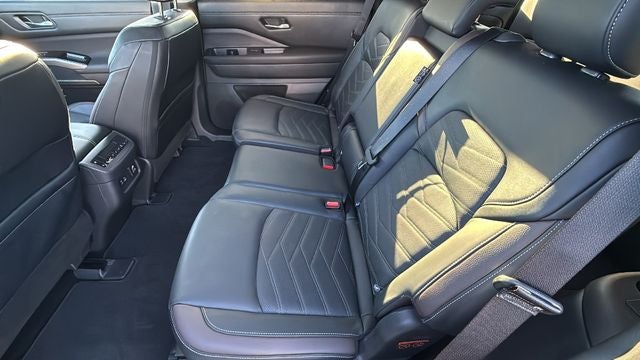 2024 Nissan Pathfinder Platinum FWD