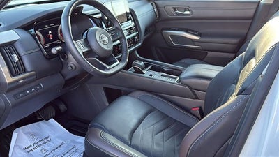 2024 Nissan Pathfinder Platinum FWD