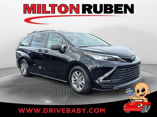 2022 Toyota Sienna LE