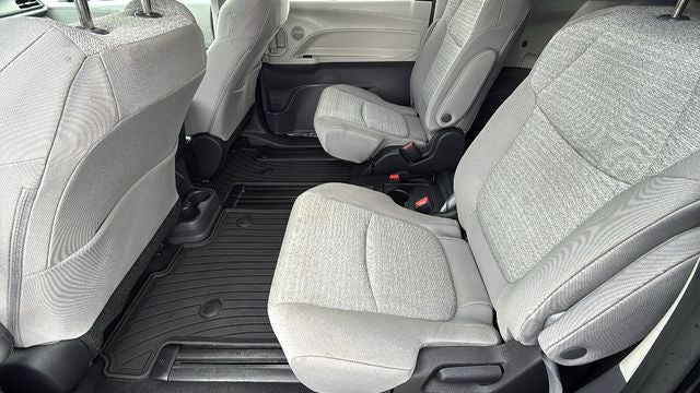 2022 Toyota Sienna LE
