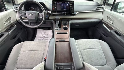 2022 Toyota Sienna LE