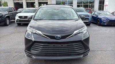 2022 Toyota Sienna LE