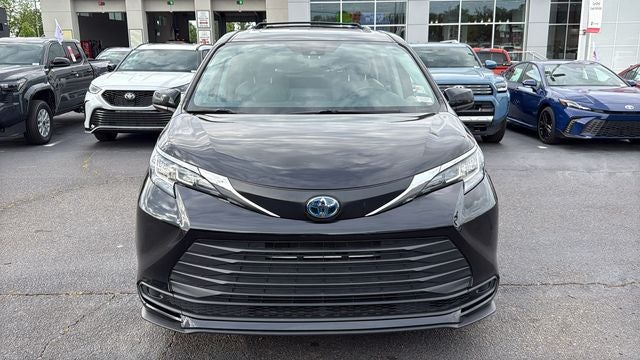 2022 Toyota Sienna LE