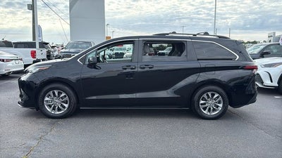 2022 Toyota Sienna LE