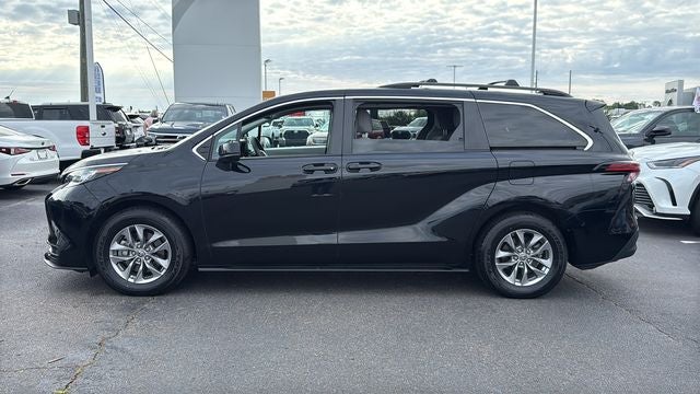 2022 Toyota Sienna LE