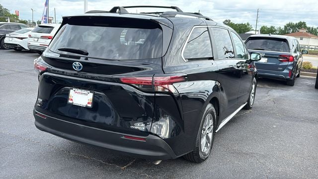 2022 Toyota Sienna LE