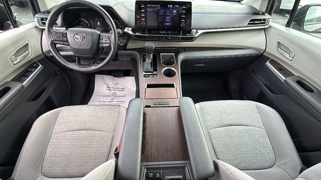 2022 Toyota Sienna LE