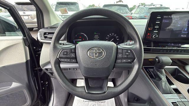 2022 Toyota Sienna LE