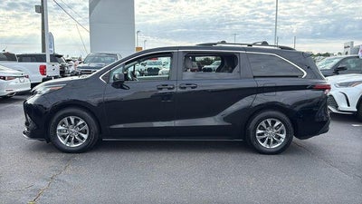 2022 Toyota Sienna LE