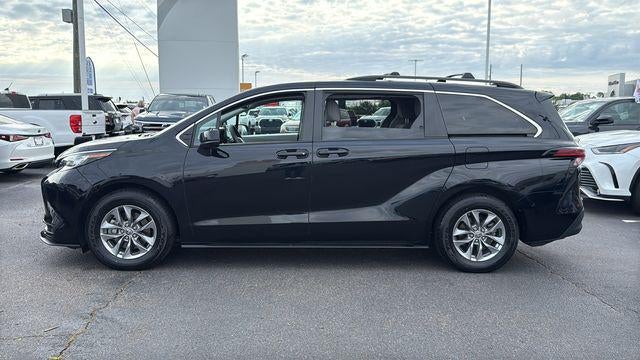 2022 Toyota Sienna LE