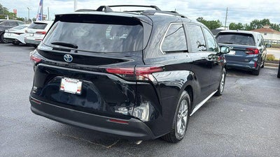 2022 Toyota Sienna LE