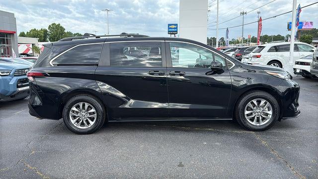 2022 Toyota Sienna LE