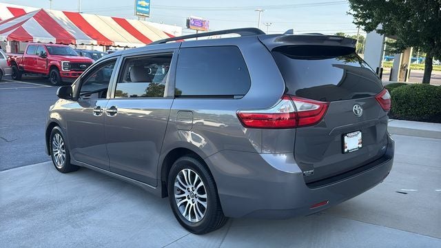 2018 Toyota Sienna XLE 8 Passenger