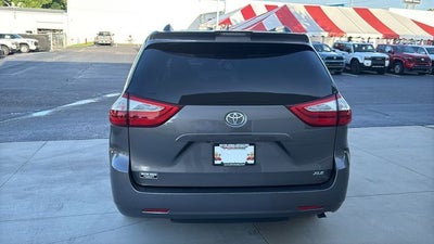2018 Toyota Sienna XLE 8 Passenger