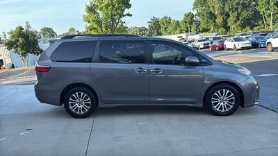 2018 Toyota Sienna XLE 8 Passenger