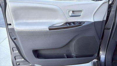 2018 Toyota Sienna XLE 8 Passenger
