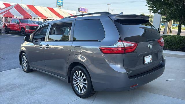 2018 Toyota Sienna XLE 8 Passenger