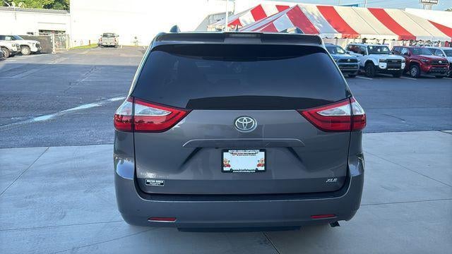 2018 Toyota Sienna XLE 8 Passenger