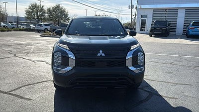 2022 Mitsubishi Outlander Base