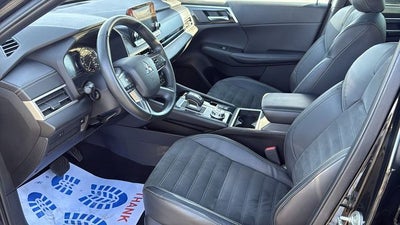 2022 Mitsubishi Outlander Base