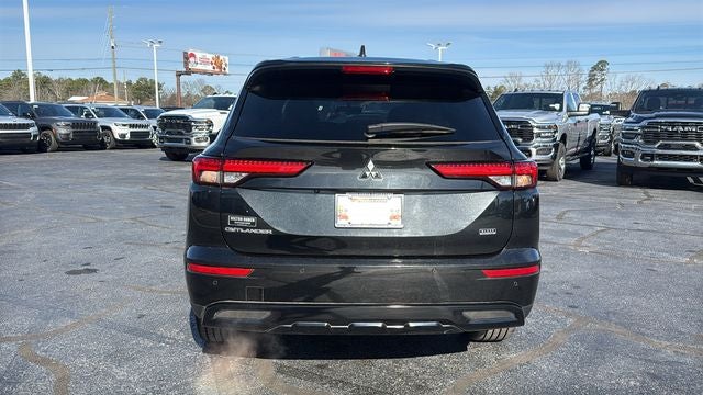 2022 Mitsubishi Outlander Base