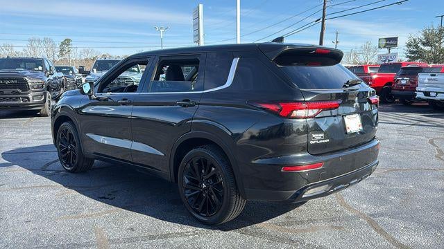 2022 Mitsubishi Outlander Base