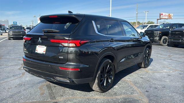 2022 Mitsubishi Outlander Base