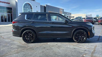 2022 Mitsubishi Outlander Base