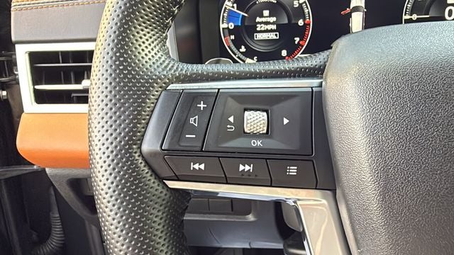2024 Mitsubishi Outlander Base
