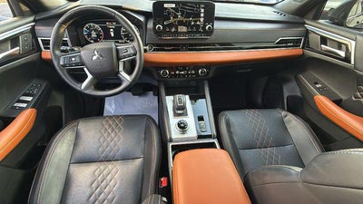 2024 Mitsubishi Outlander Base