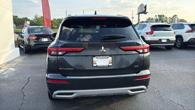 2024 Mitsubishi Outlander Base