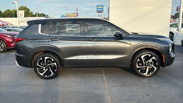 2024 Mitsubishi Outlander Base