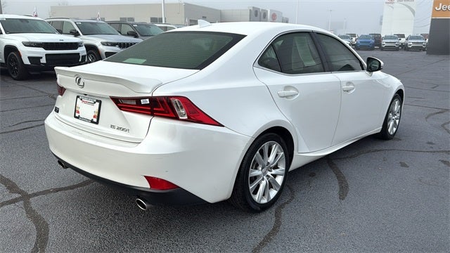 2016 Lexus IS 200t 200t