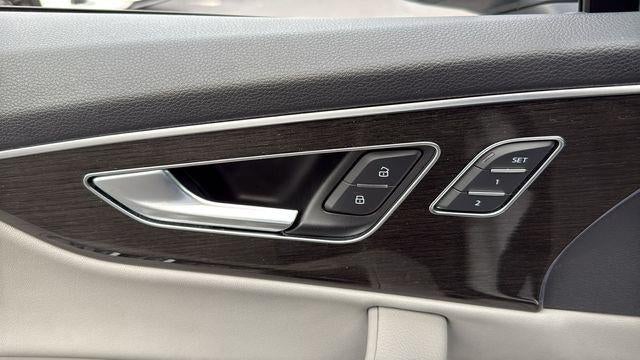 2022 Audi Q7 Premium Plus 45 TFSI quattro Tiptronic