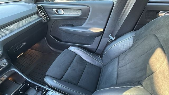 2020 Volvo XC40 T5 R-Design