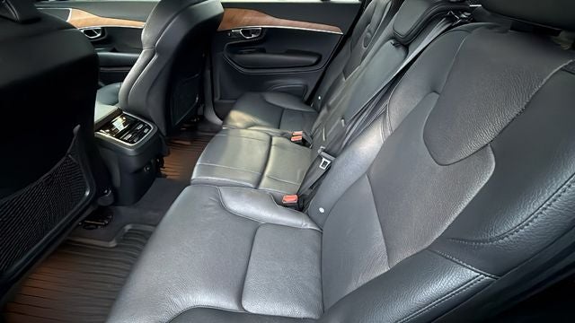 2023 Volvo XC90 B5 Plus
