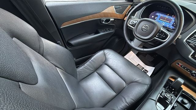 2023 Volvo XC90 B5 Plus