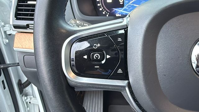 2023 Volvo XC90 B5 Plus