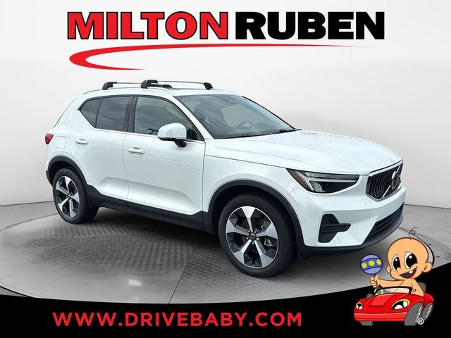 2025 Volvo XC40 B5 Core Bright Theme