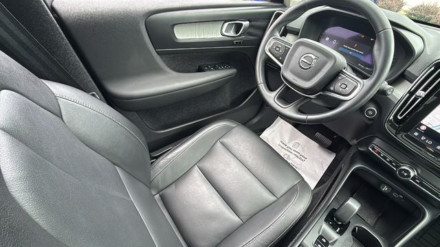 2025 Volvo XC40 B5 Core Bright Theme
