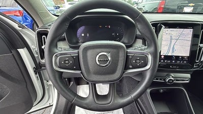 2025 Volvo XC40 B5 Core Bright Theme