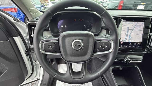 2025 Volvo XC40 B5 Core Bright Theme